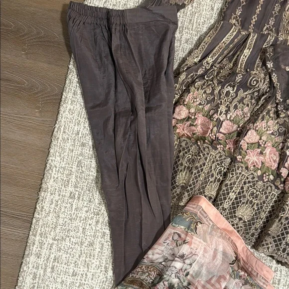 Pakistani lilac designer outfit - Picture 4 of 5